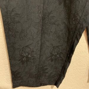 Chico Capri pants with lots of detail